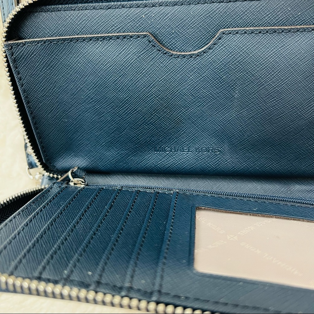 Michael Kors Croc Embossed Check Book/Phone Credit cards Wristlet Wallet - Picture 4 of 10